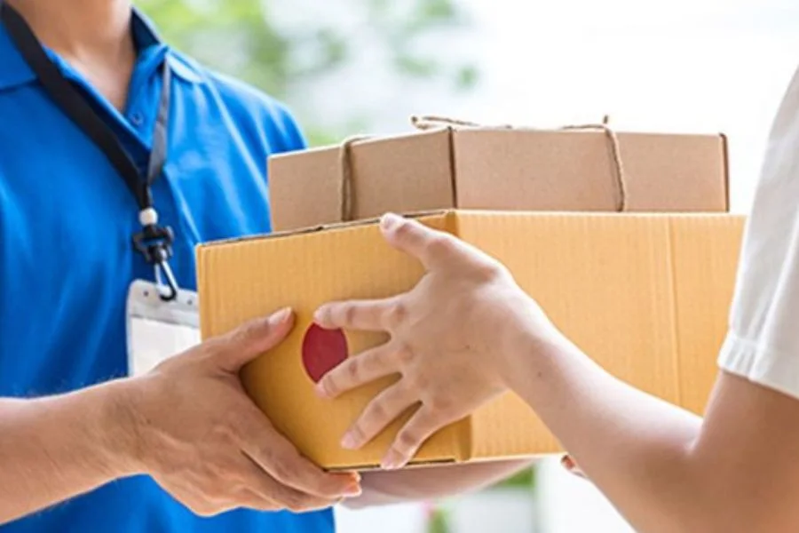 Khách hàng có thể chọn giao nhận tại điểm hẹn hoặc tận nơi