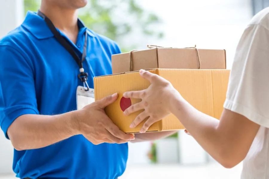 Hàng được tập kết tại kho  và ghép theo tuyến đi phù hợp