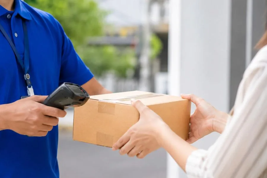 Hàng hóa và phương tiện được kiểm tra kỹ trước khi xe xuất bến