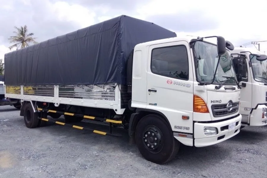 Hàng được vận chuyển từ kho TP.HCM đến điểm nhận theo tuyến và hình thức giao nhận đã thống nhất