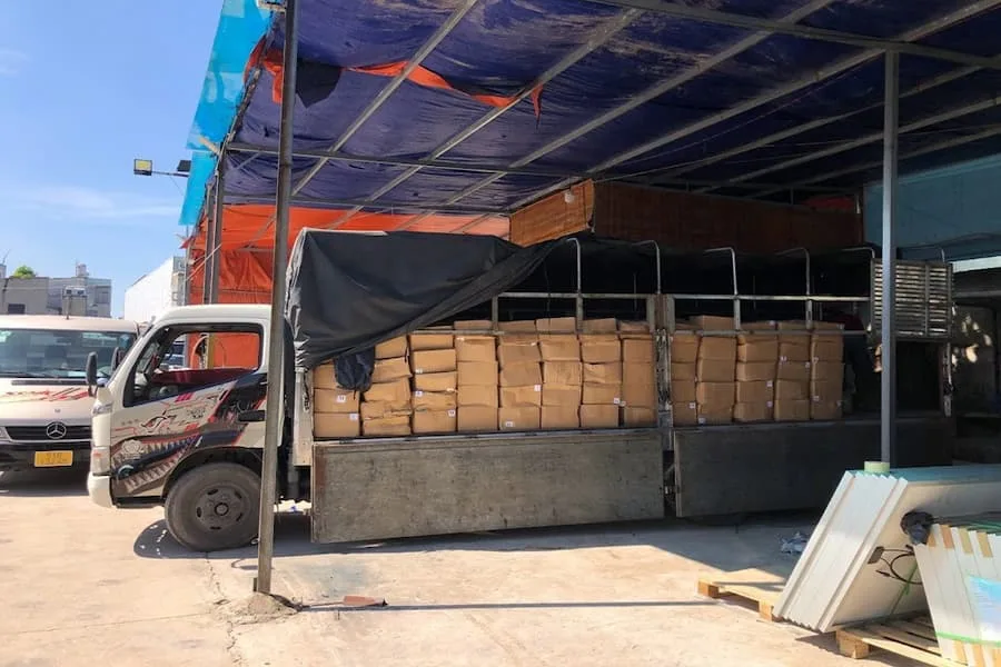 Xe tải vận chuyển hàng đi miền Trung
