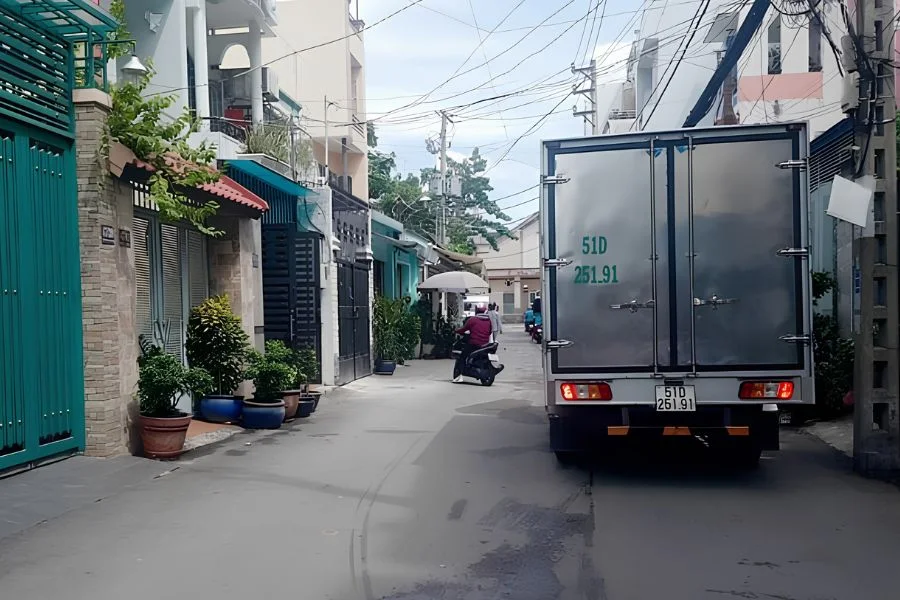 Chành sẽ bố trí xe trung chuyển hỗ trợ giao hàng tận nơi tại đường hẻm nhỏ, hẹp