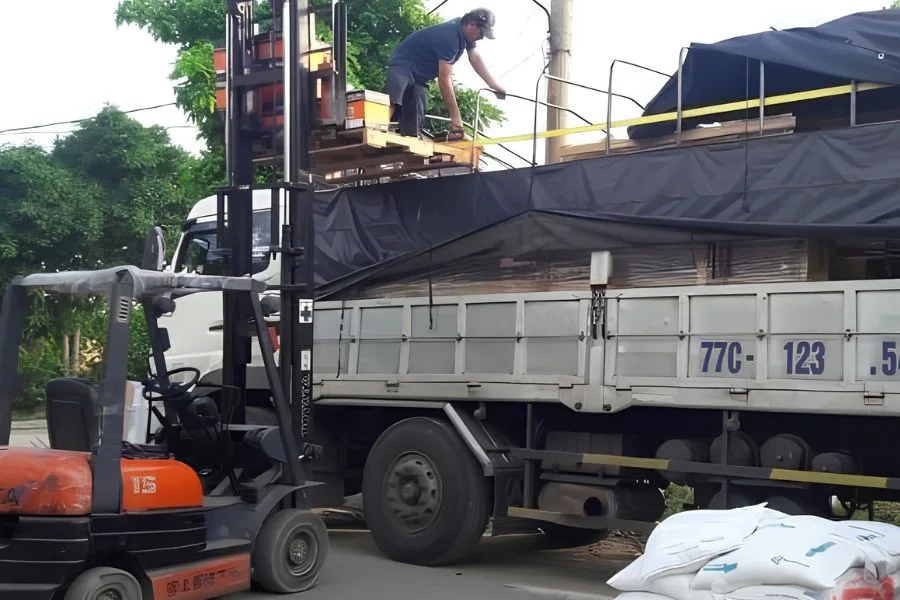 Cước xe chành phụ thuộc vào tải trọng, thể tích và yêu cầu giao nhận của từng đơn hàng