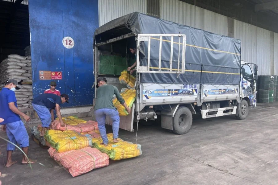 Khu vực nhận và giao hàng tại Tây Ninh