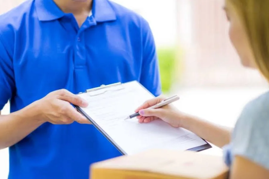 Ghi rõ người liên hệ, số điện thoại, địa chỉ lấy và giao hàng