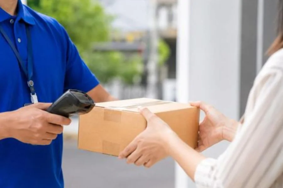 Khách chốt mức cước, lịch lấy và hình thức giao hàng đã trao đổi